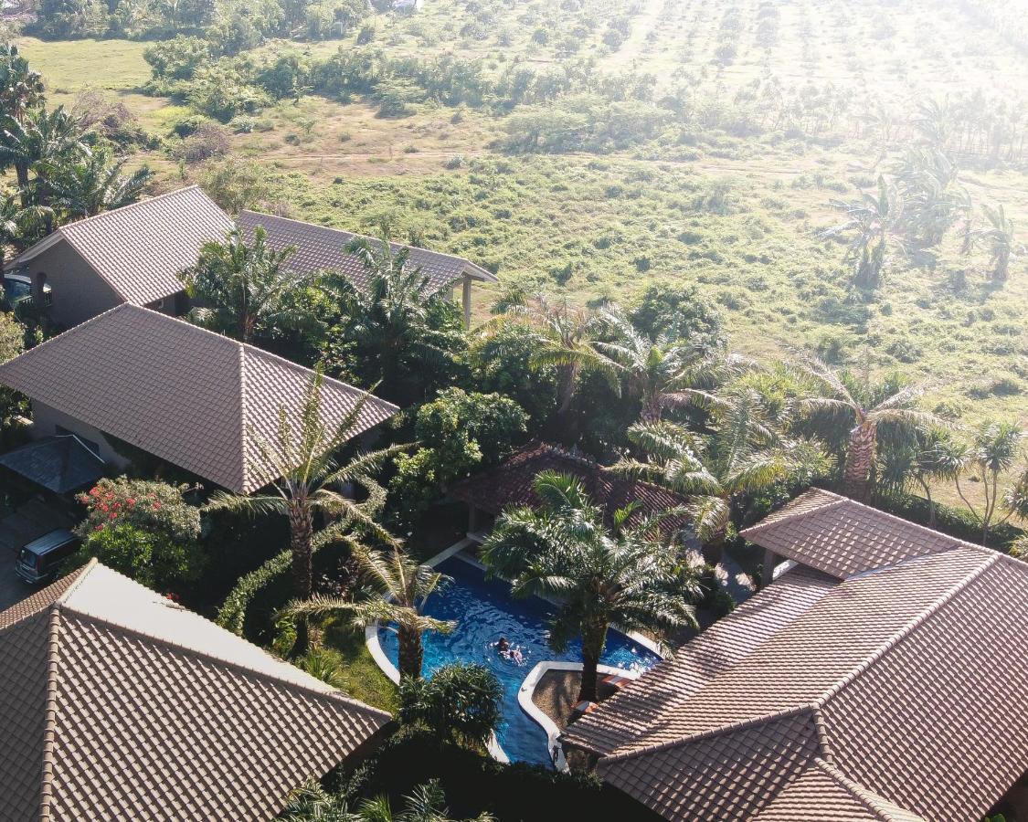 Coconut Lodge Resort Jepara Ngoại thất bức ảnh